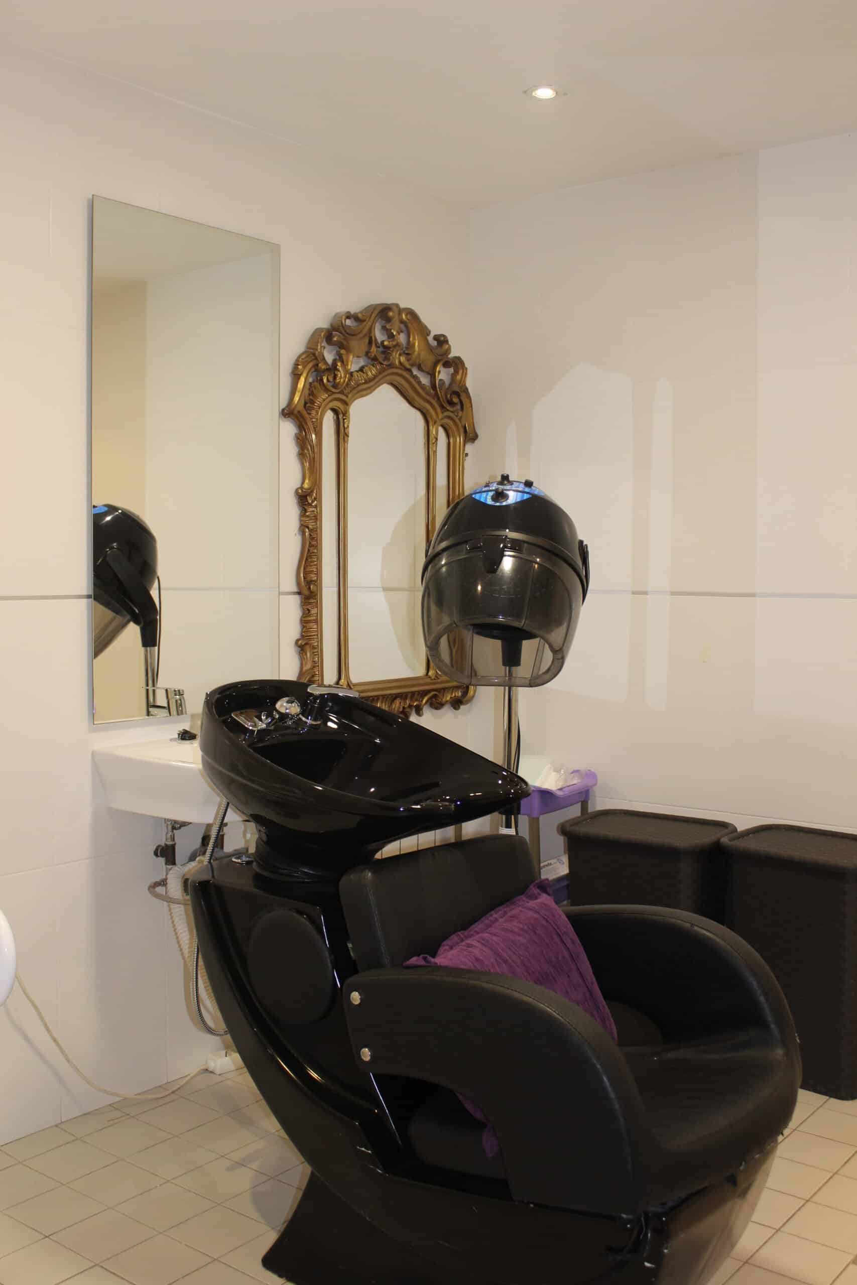 Peluquería.Residencia Los Rosales. Carbajal de la Legua.León